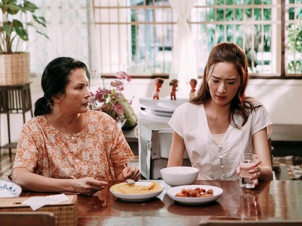 Tới thăm con gái, mẹ chồng cũ quỳ xuống xin một điều khiến tôi đờ đẫn cả người