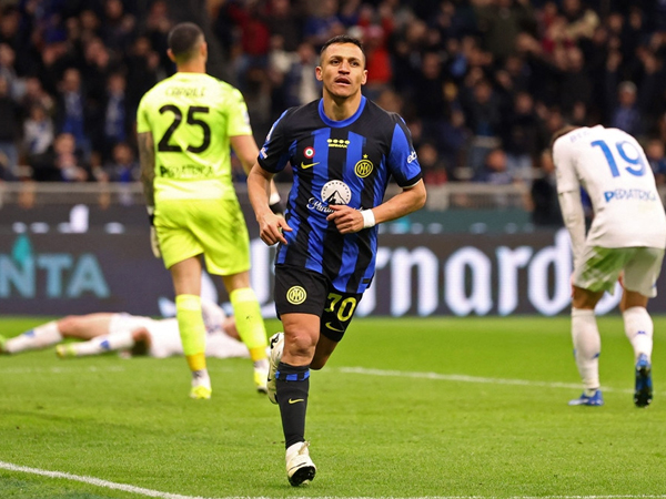 Cựu sao MU lập công, Inter Milan tiến sát ngôi vô địch