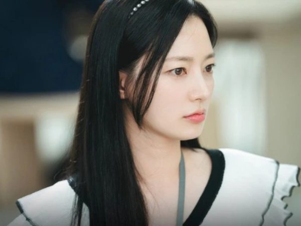 Rộ loạt bằng chứng tố cáo, 'tiểu tam' Marry My Husband buộc phải thừa nhận chuyển trường vì bạo lực học đường