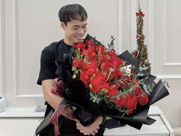 Văn Toàn úp mở chuyện có người yêu, dân tình đoán là cô ca sĩ nọ nhưng sự thật phía sau chẳng thể ngờ