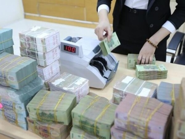 Vì sao người vay è cổ gánh lãi dù ngân hàng liên tục báo hạ?
