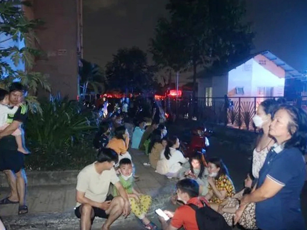 Cháy chung cư ở TPHCM, cả nghìn người hoảng loạn tháo chạy trong đêm
