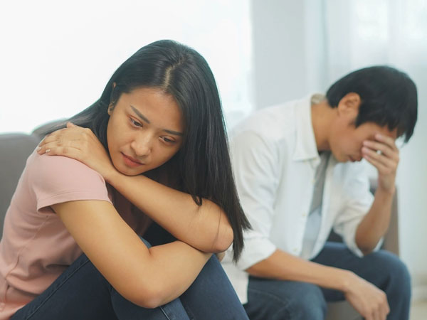 Vợ ghen tuông vô lối, nhắn tin đe dọa cả đồng nghiệp nữ của chồng: Chồng làm ngay 1 việc để vợ thay đổi