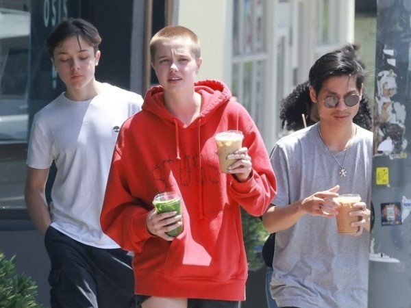 Con gái ruột Brad Pitt ra tuyên bố chống lại Pax Thiên