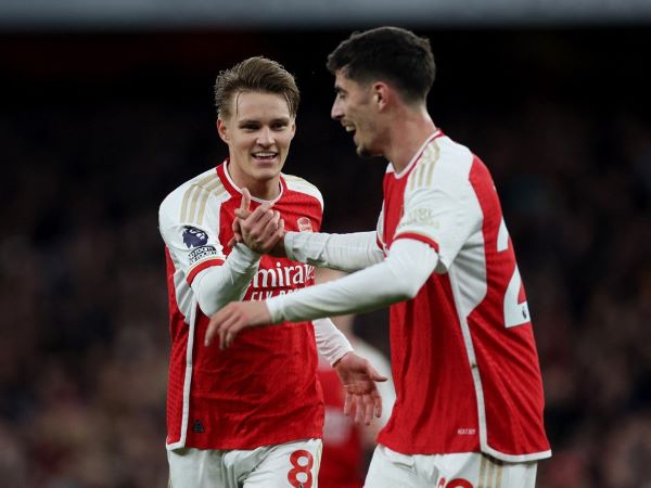Thắng dễ Luton, Arsenal vững vàng ngôi số 1