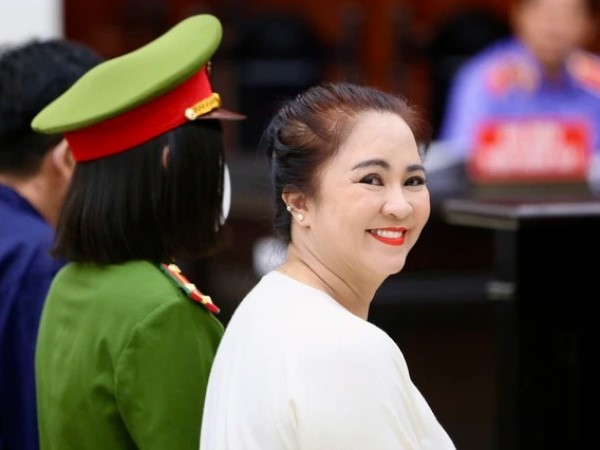Hình ảnh bà Nguyễn Phương Hằng tại tòa sáng nay