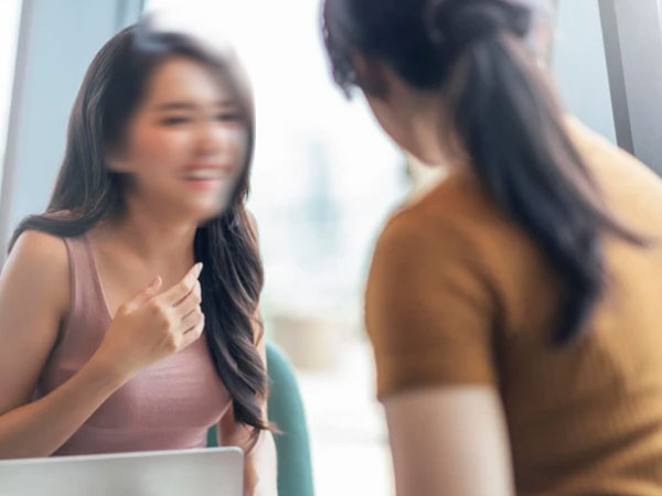Đêm tân hôn, sắp đến giờ tắt đèn thì chị chồng gõ cửa, trao trả chiếc hộp nữ trang khiến tôi mừng khôn xiết