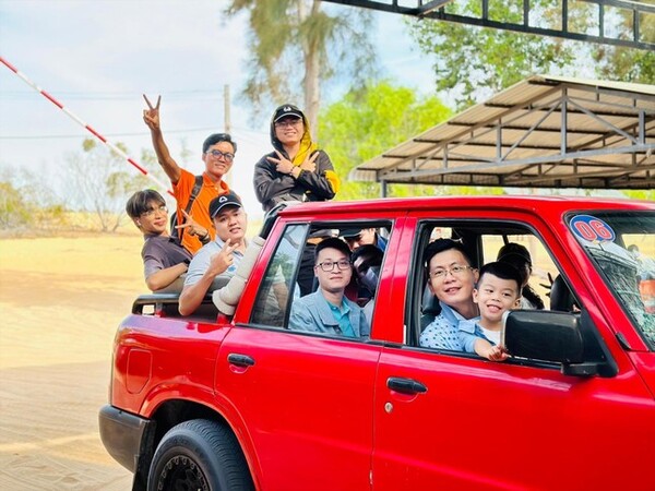 Du lịch thời vé máy bay 'trên trời'