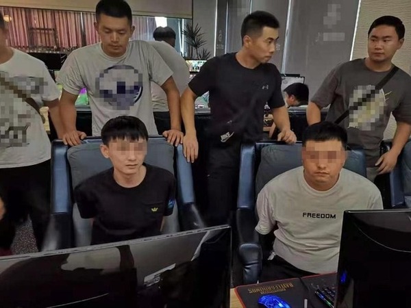 Theo dõi thanh niên thất nghiệp kiếm 17 tỷ đồng/ngày, mua 4 căn biệt thự, xe sang, 140 cảnh sát ập vào quán cà phê, bắt giữ 23 đối tượng