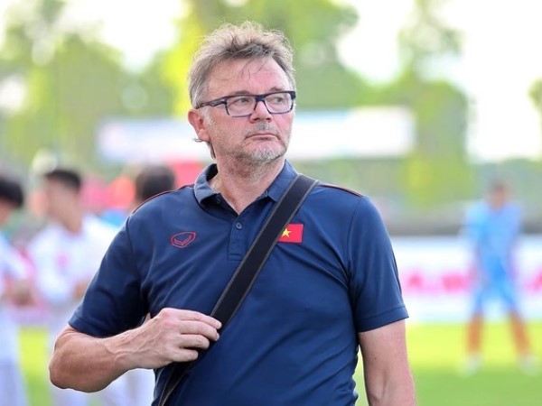 Bay trở lại Pháp, HLV Troussier nói lời chia tay: 'Tôi yêu Việt Nam'