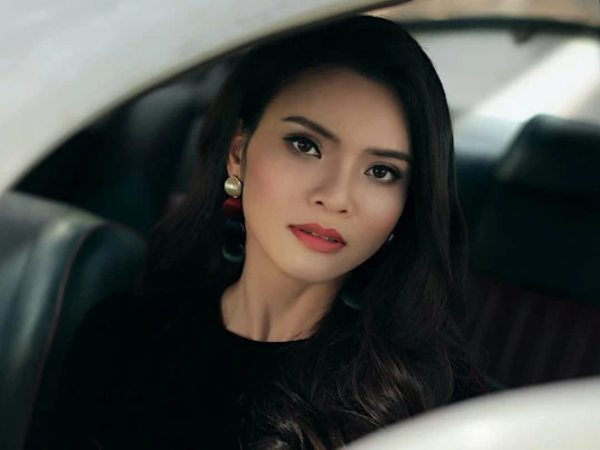 Nữ nghệ sĩ trẻ nhất vừa được phong tặng NSND nói về cụm từ 'không chồng, không con' ở tuổi 42