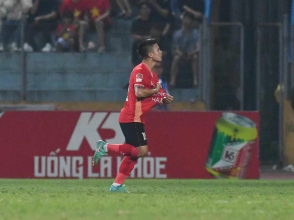 Văn Thanh loé sáng, Quang Hải lập tuyệt phẩm, mang niềm vui lớn cho Kiatisuk