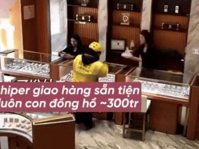 Giao đồ ăn tới showroom, nam shipper đòi đeo thử đồng hồ khiến nhân viên bối rối: Chiếc đó hơn 300 triệu!