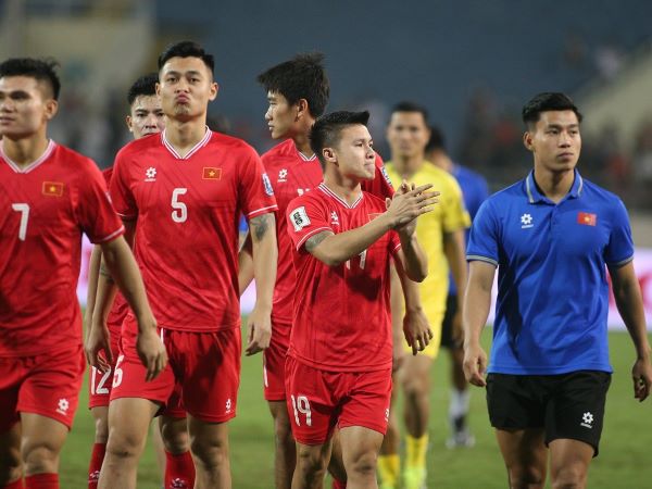 Chừng nào Quang Hải vẫn là 'một chú chó', đội tuyển Việt Nam mới gượng dậy nổi sau 'cú sốc Troussier'?