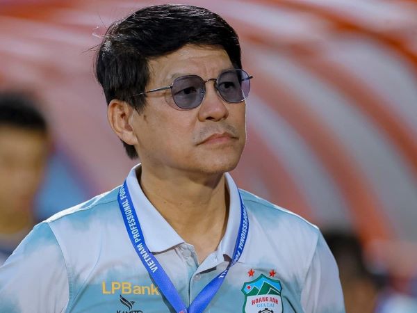 HLV Vũ Tiến Thành: 'V.League xếp lịch thi đấu chẳng khác nào giết cầu thủ'