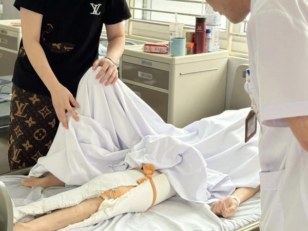 Sau khi đá bóng, nam sinh bất ngờ bị hoại tử xương vì chủ quan với một thứ