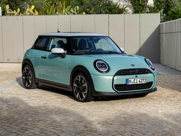 MINI Cooper S Classic Trim phối màu cổ điển ăn nhập với hatchback