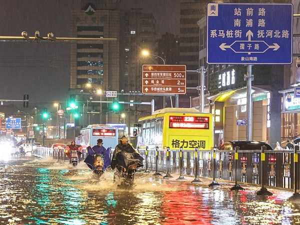 Gió lớn và mưa đá ở Trung Quốc khiến 7 người thiệt mạng