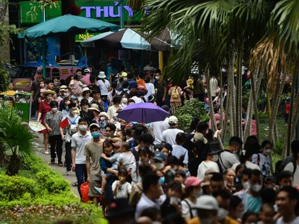 Bộ Nội Vụ: Tán thành đề xuất hoán đổi ngày làm việc để nghỉ lễ 30/4-1/5 liền 5 ngày
