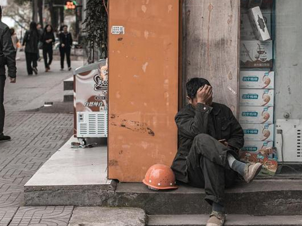 Người đàn ông thất nghiệp bỗng bị cảnh sát triệu tập, ‘tặng’ cho 2 căn hộ trị giá 10 tỷ đồng, cả nhà xưởng: Tất cả bắt đầu từ 1 việc làm cách đó 25 năm