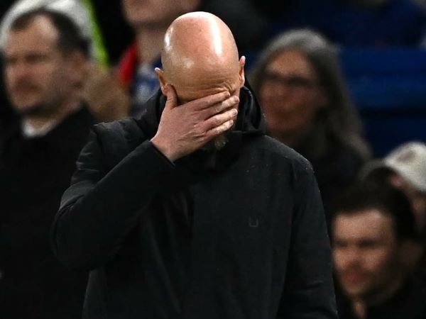 Erik ten Hag nổi giận, đổ lỗi cho cầu thủ sau trận thua Chelsea