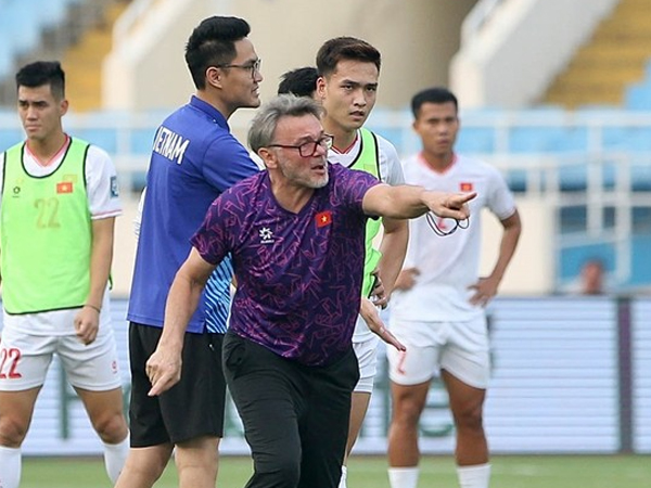 HLV Troussier: 'Muốn đi World Cup, Việt Nam cần 20 Hoàng Đức hoặc 20 Việt Anh'