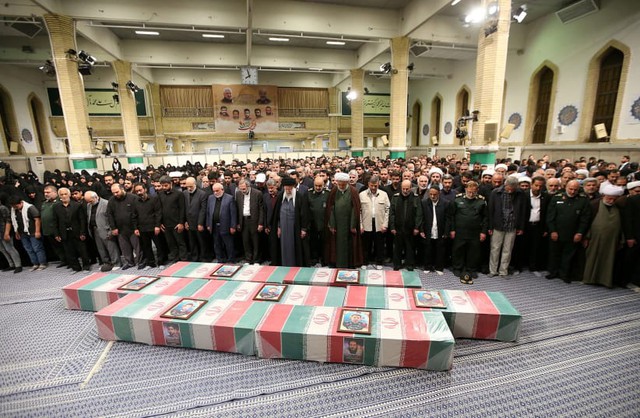 Tổng tư lệnh Iran công khai tuyên chiến, Israel - Mỹ gấp rút đối phó: 'Bầy' UAV và tên lửa sẽ xuất hiện?