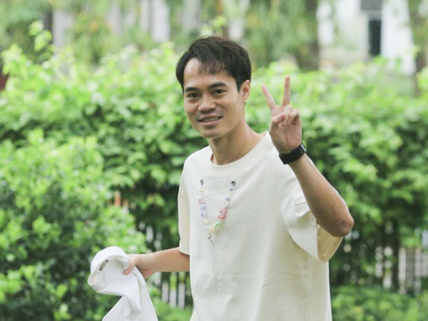 Văn Toàn bảnh bao làm phù rể cho đám cưới Quang Hải và Chu Thanh Huyền, trả lời bất ngờ về dự định cưới vợ
