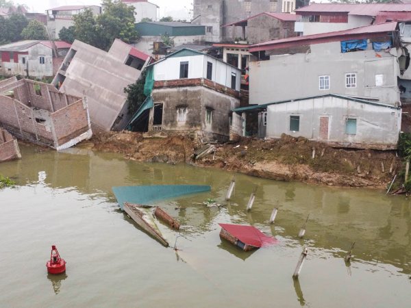 Người dân bàng hoàng kể lại phút ngôi nhà bị sông Cầu 'nuốt chửng'