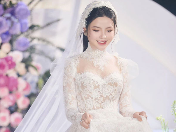 Hé lộ mức giá của 6 mẫu váy cưới mà cô dâu Chu Thanh Huyền từng mặc