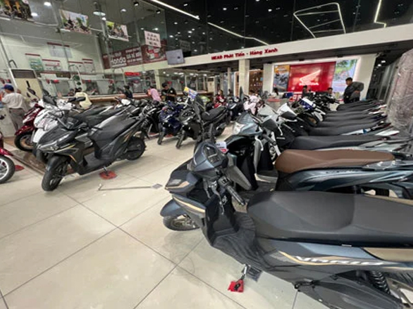Nhiều mẫu xe máy quay đầu tăng giá