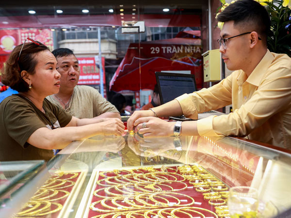 Giá vàng hôm nay 8/4/2024: Lực mua mạnh, vàng giữ đà đi lên