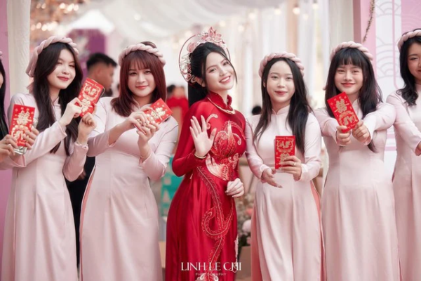 Phù dâu nói về tin đồn Chu Thanh Huyền không có bạn, tiết lộ tiền bỏ phong bì 3 lần ăn cỗ cưới Quang Hải