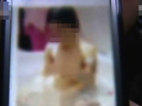 Nữ sinh 12 tuổi bị ghép 'ảnh nóng', bắt tự chụp ảnh khỏa thân, đọc truyện đồi trụy