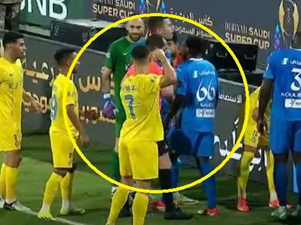Ronaldo nhận thẻ đỏ trực tiếp, dọa đấm trọng tài trong trận đấu đáng quên