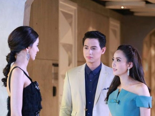 Cô bạn thân xinh đẹp tới nhà ăn tối, nghe lỏm chồng nói với bạn một câu tôi chỉ muốn ly hôn