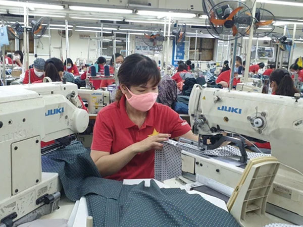Nghỉ lễ 30-4 và 1-5 liên tục 5 ngày: Tiền lương những ngày hoán đổi thế nào?