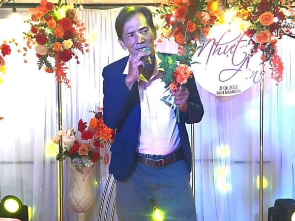 Hậu ồn ào vô ơn với 'ân nhân', Thương Tín được mời đi hát đám cưới với thù lao 10 triệu đồng