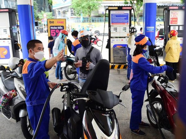 Giá xăng RON 95 và dầu diesel cùng tăng