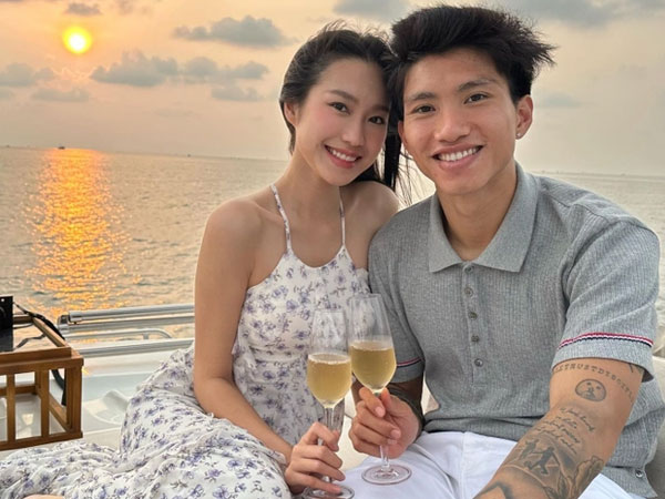 Mẹ bầu Doãn Hải My ngậm ngùi vào 'xin vía' khi hội WAG tưng bừng đi du lịch, được khuyên giữ sức khoẻ để sinh em bé