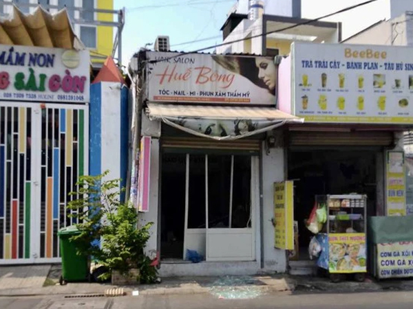 Sau tiếng nổ trong tiệm tóc, 1 nam, 1 nữ nhập viện