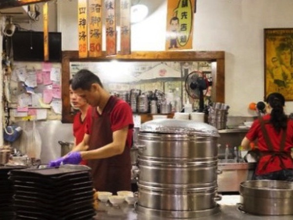Khách Việt bối rối khi đi ăn nhà hàng ở Trung Quốc: 'Vào không ai hỏi, lúc thanh toán ra về cũng không'
