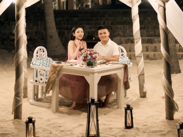 Quang Hải đón sinh nhật ấm áp bên gia đình, Chu Thanh Huyền bụng bầu vượt mặt vẫn nhún nhảy chúc mừng chồng