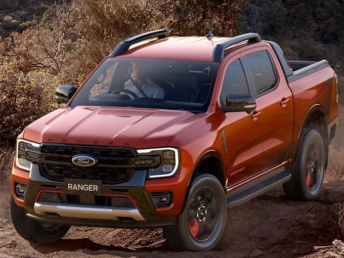 Ford Ranger Stormtrak hơn 1 tỷ đồng 'bằng xương bằng thịt' tại Việt Nam