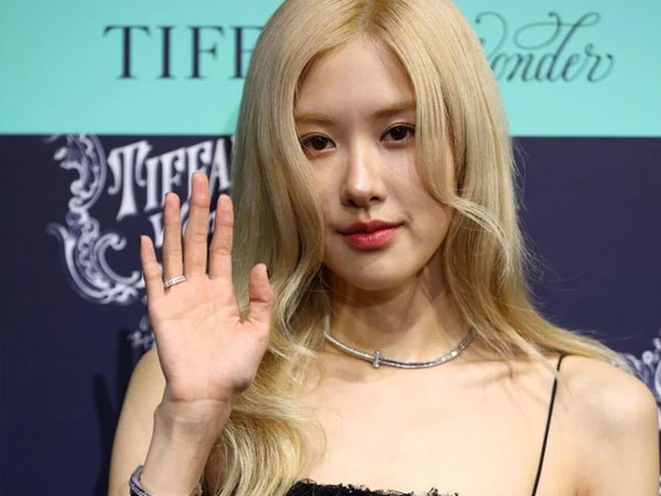 Rosé (BLACKPINK) bị nghi phẫu thuật thẩm mỹ
