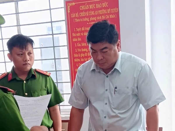 Bắt Phó Chủ tịch UBND TP Long Xuyên