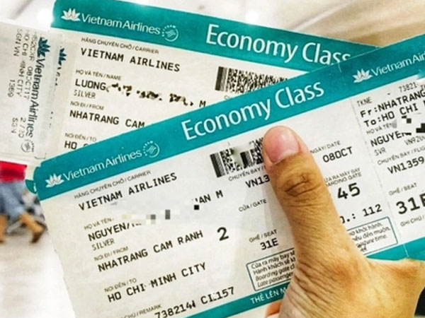 Giá vé máy bay tăng cao dịp 30/4 - 1/5, nhiều người than thở: Vé đắt như này thì làm 1 chỉ vàng nằm nhà bật điều hòa cho mát
