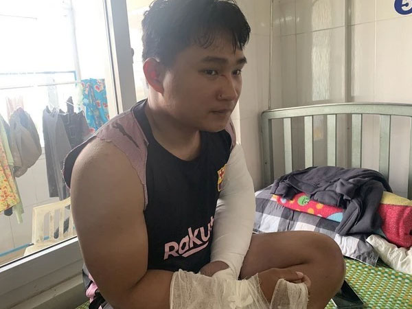 Kẻ côn đồ dùng tuýp sắt, ghế inox đánh gãy hai tay shipper hầu toà về tội 'Giết người'