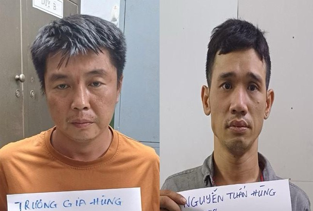 Bắt 4 đối tượng cướp giật điện thoại của du khách nước ngoài ở TPHCM