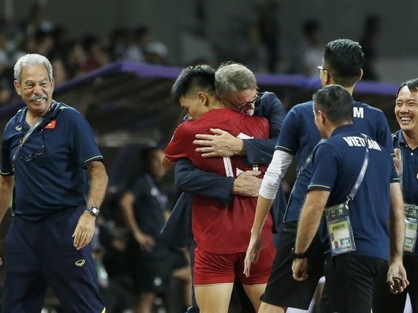 Hóa ra, chia tay HLV Troussier là sai lầm cực lớn của VFF